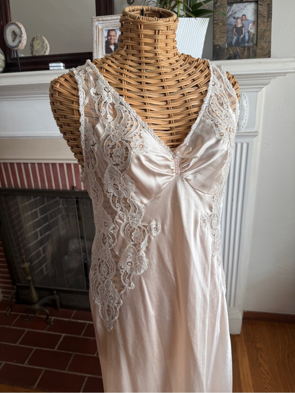 Vintage Christian Dior flirty lace trim long nightie Large - Picture 2 of 16